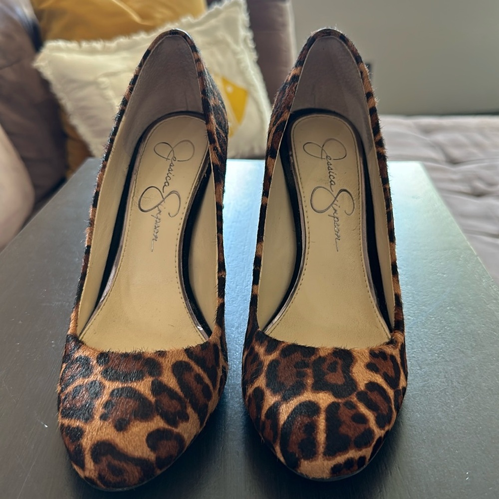 Jessica Simpson, size 7M